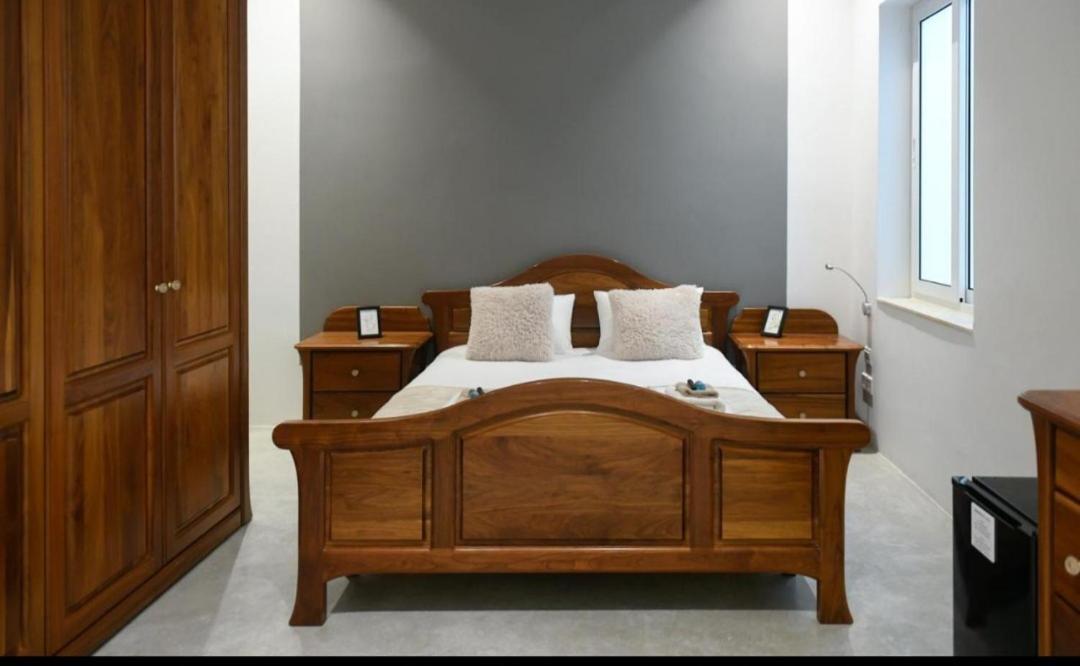 Privilege Suite Pietà المظهر الخارجي الصورة